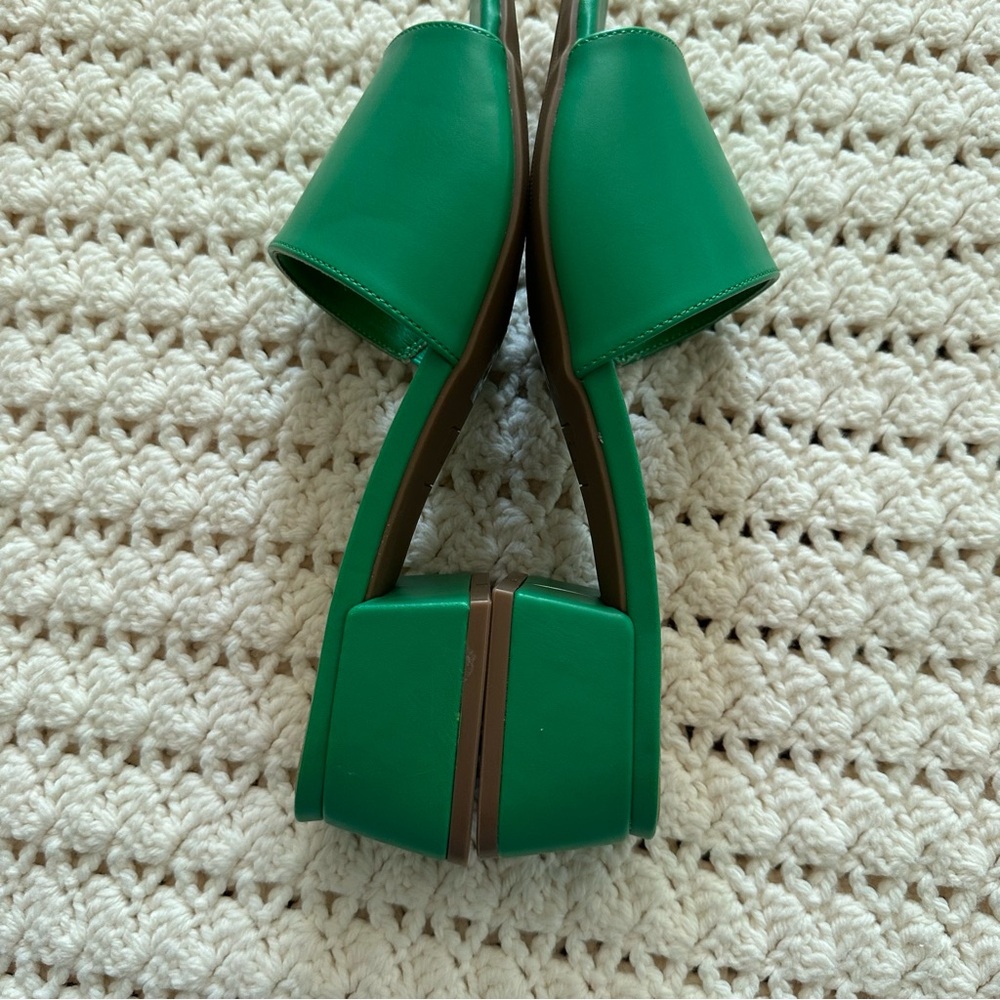 Sugar Women's Vibrant Green Mules, NWOB, size 9. - Picture 5 of 9